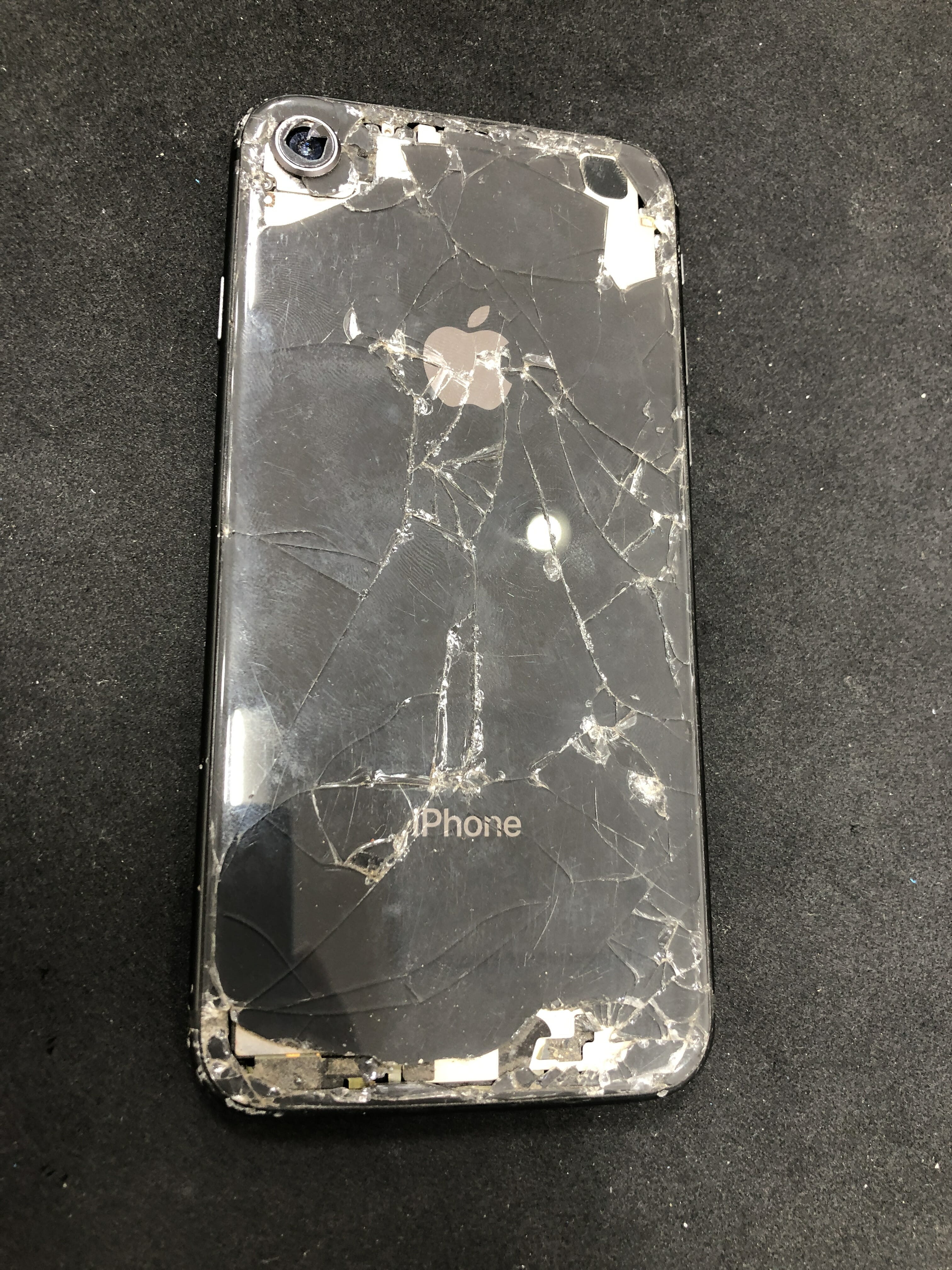 iPhone8やiPhoneXの背面ガラスが割れた修理は…（オカセン） | スマホ 